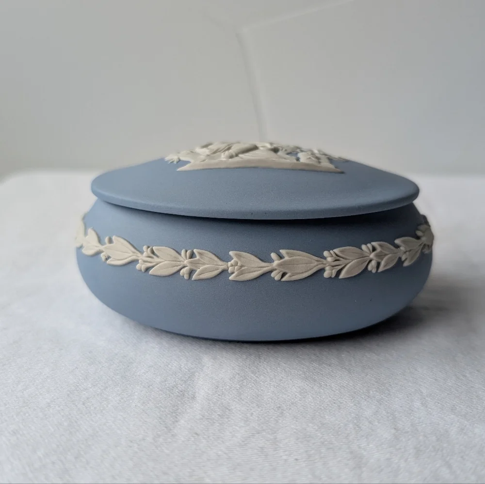 Wedgwood England Jasperware Blue Cream Detail Aesculapius Oval Trinket Box + Lid